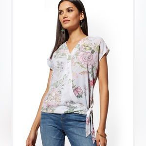 Soho NY & Co Floral Wrap Top Size M